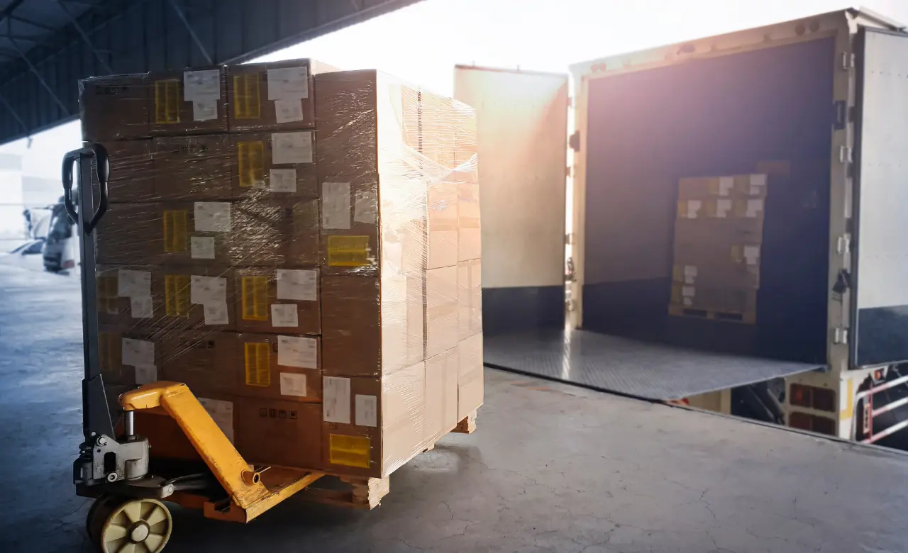 Loading Artinya Pengertian, Fungsi dan Kegunaan dalam Pengiriman Barang 1 3